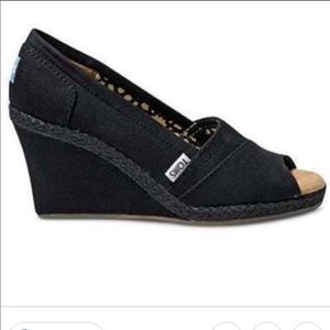 Toms black canvas wedge